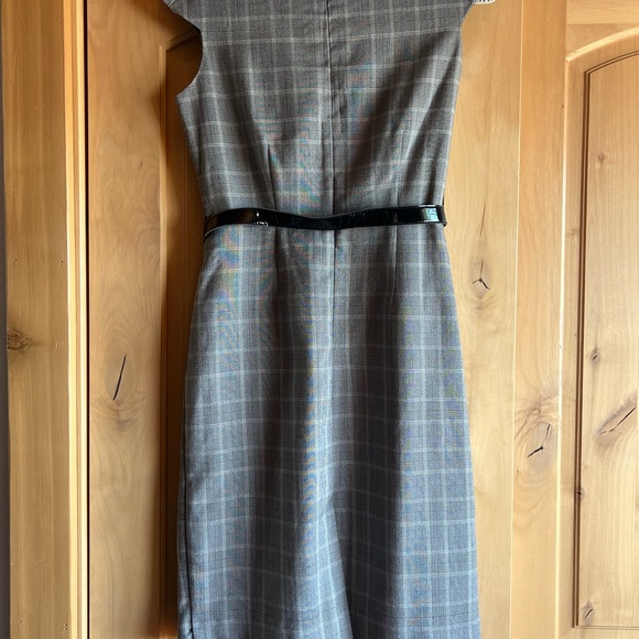 Women’s size 6 Dress Barn dress. - Picture 3 of 4